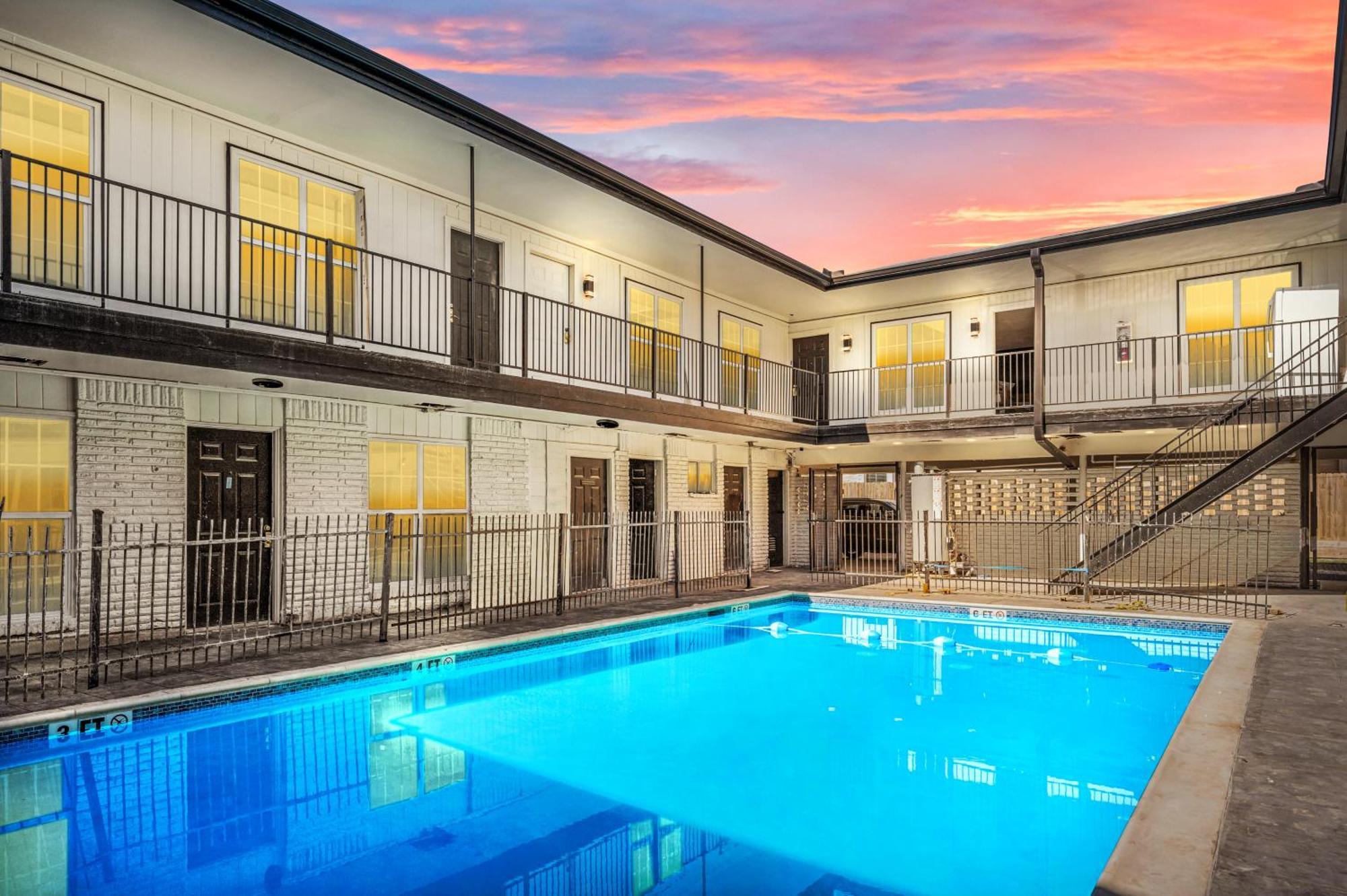 Warm Heights 2Br With Pool & Free Parking Apartamento Houston Exterior foto